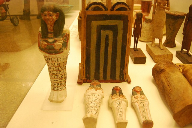 shabtis and shabti box